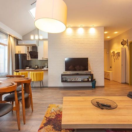 Luxury 4 Bedroom Apartment #1 In The City Center Of Tbilisi Ngoại thất bức ảnh