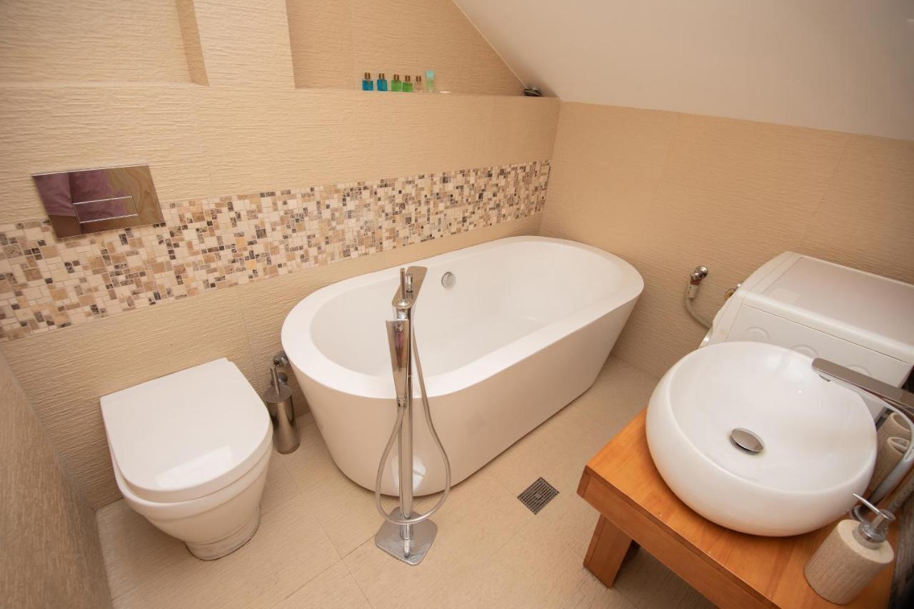 Luxury 4 Bedroom Apartment #1 In The City Center Of Tbilisi Ngoại thất bức ảnh